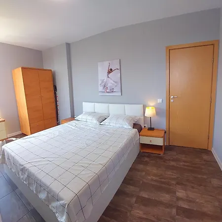 Maxim White Student 1bdr Apartament *