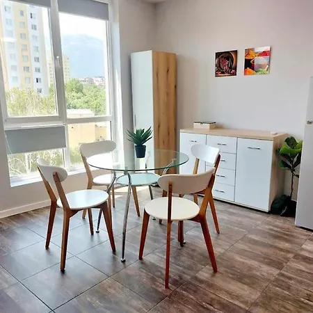 Апартамент Maxim White Student 1bdr *